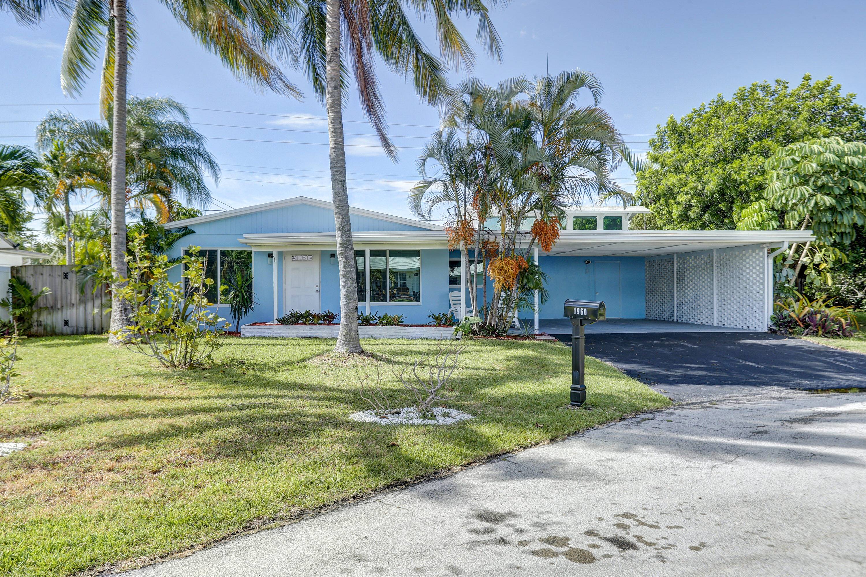 Newly renovated and Move in ready 3 2 single family home on end of private cul de sac close to beaches and boating ramps.