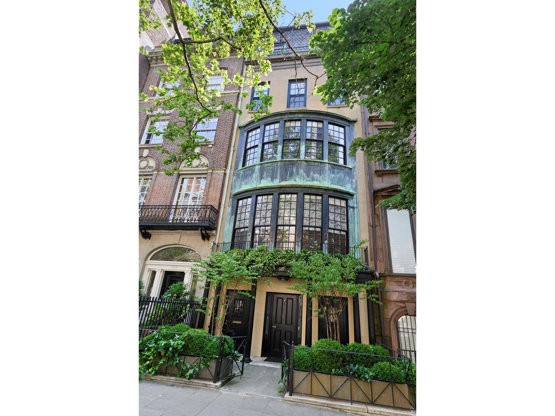 TRIPLE MINT TOWNHOUSE ON PRIME BLOCK Located on one of the best town house blocks on the upper east side, this historic single family home has been newly renovated and ...