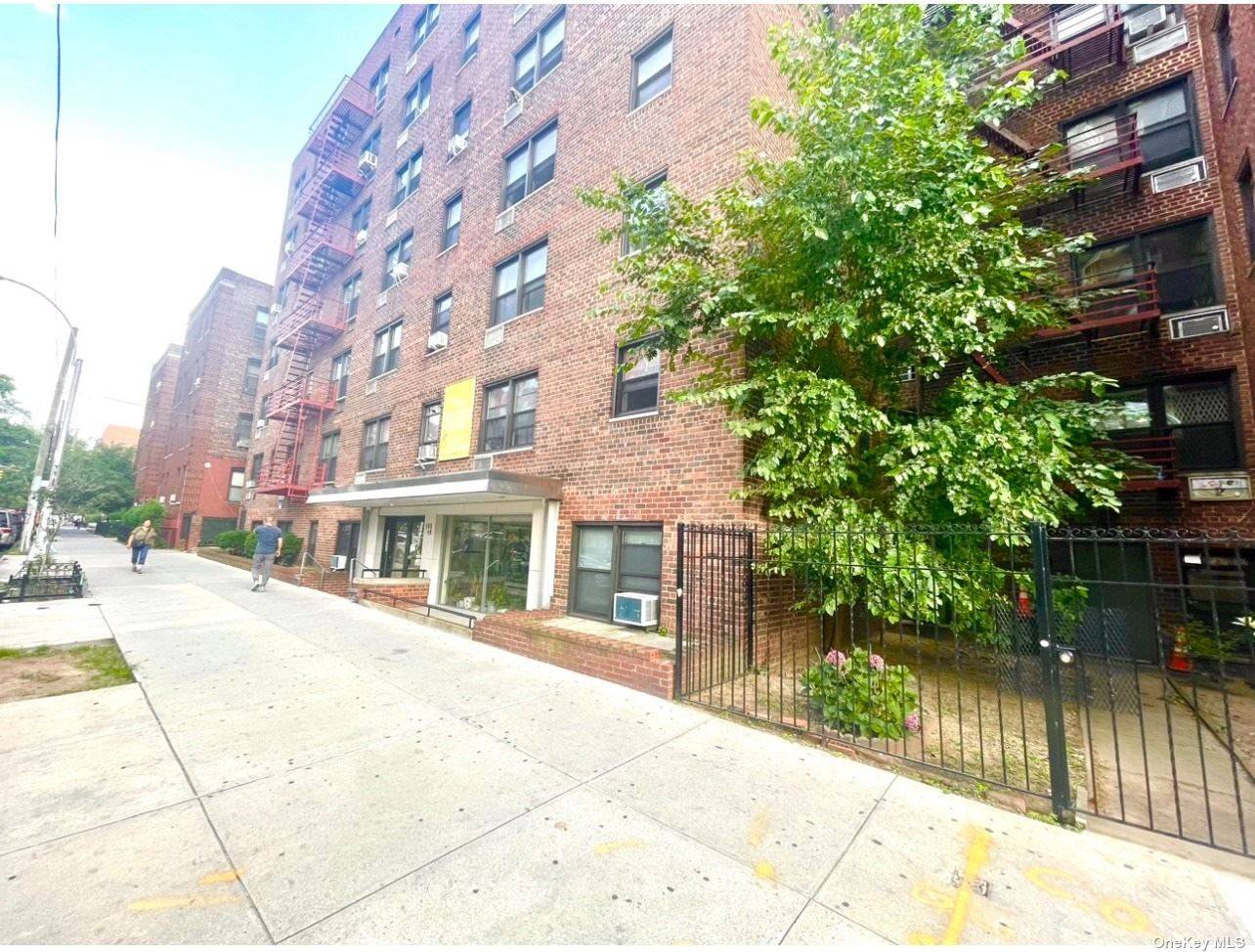 This is is great opportunity to own a one bedroom co op in center of flushing, H MART super market just steps away, walkable distance to 7 train Main street ...