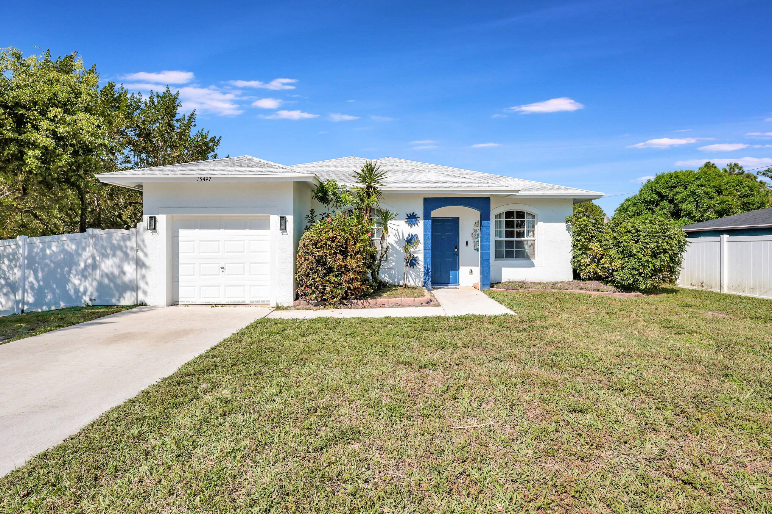 Welcome to your new home in the heart of Loxahatchee !