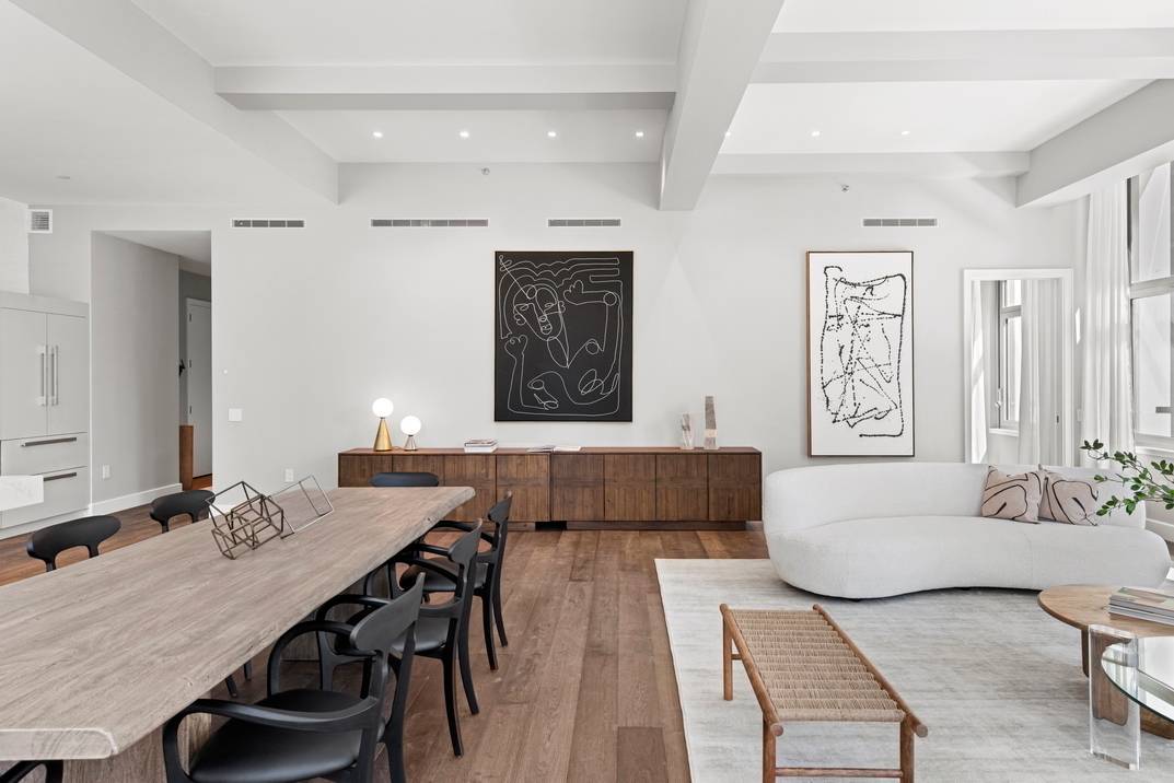 An luminous Soho rental designed by award winning architect, Gene Kaufman, this luxurious 2 bedroom, 3 bathroom home blends classic SoHo loft comfort with contemporary convenience.