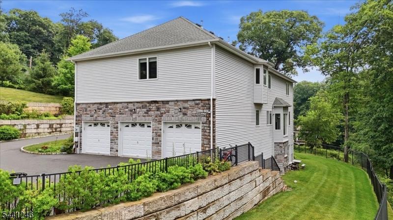 3 Car Garage