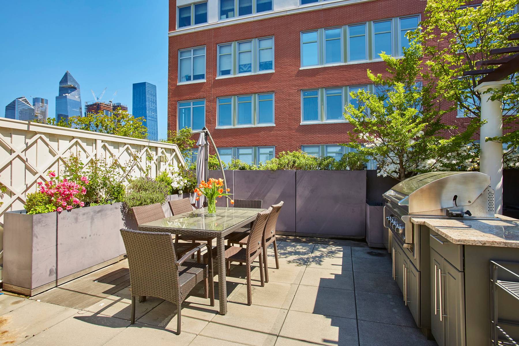 FABULOUS 2BR PH WITH PLANTED TERRACE OUTDOOR KITCHEN Summer in the City never looked so good.