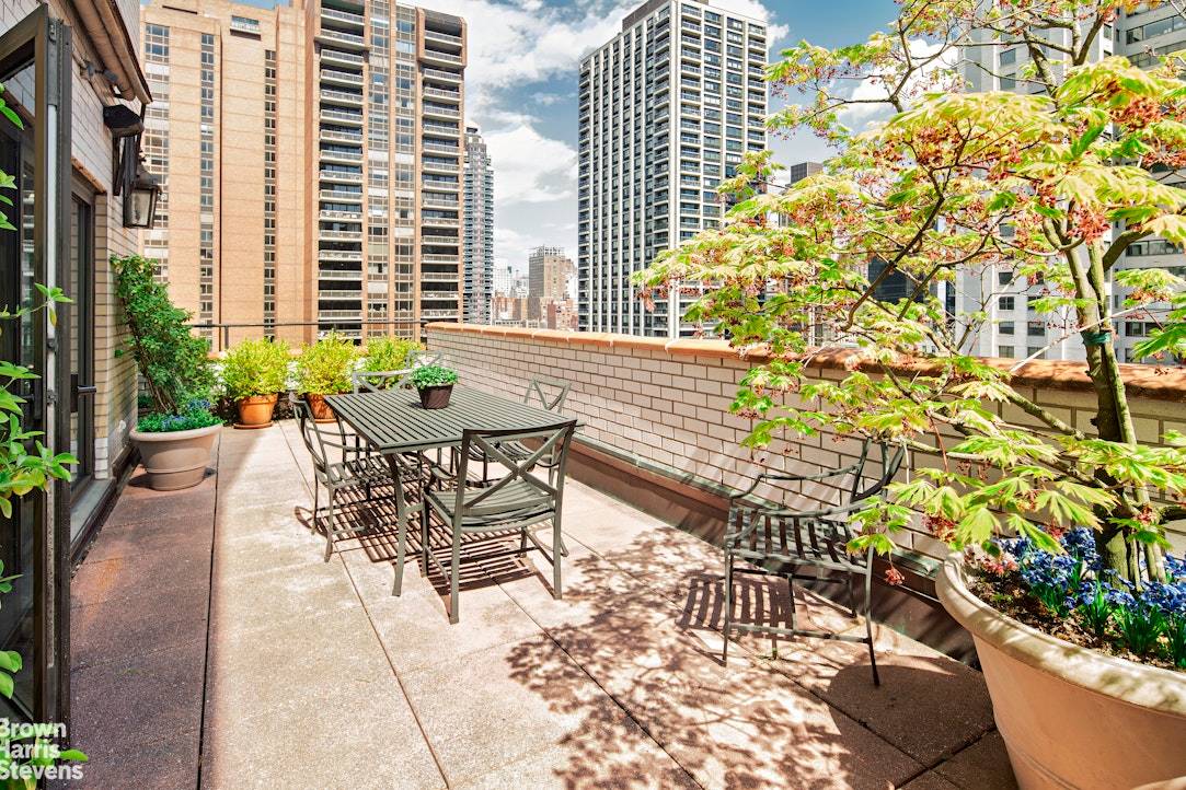 Spectacular Penthouse duplex with beautiful outdoor space !