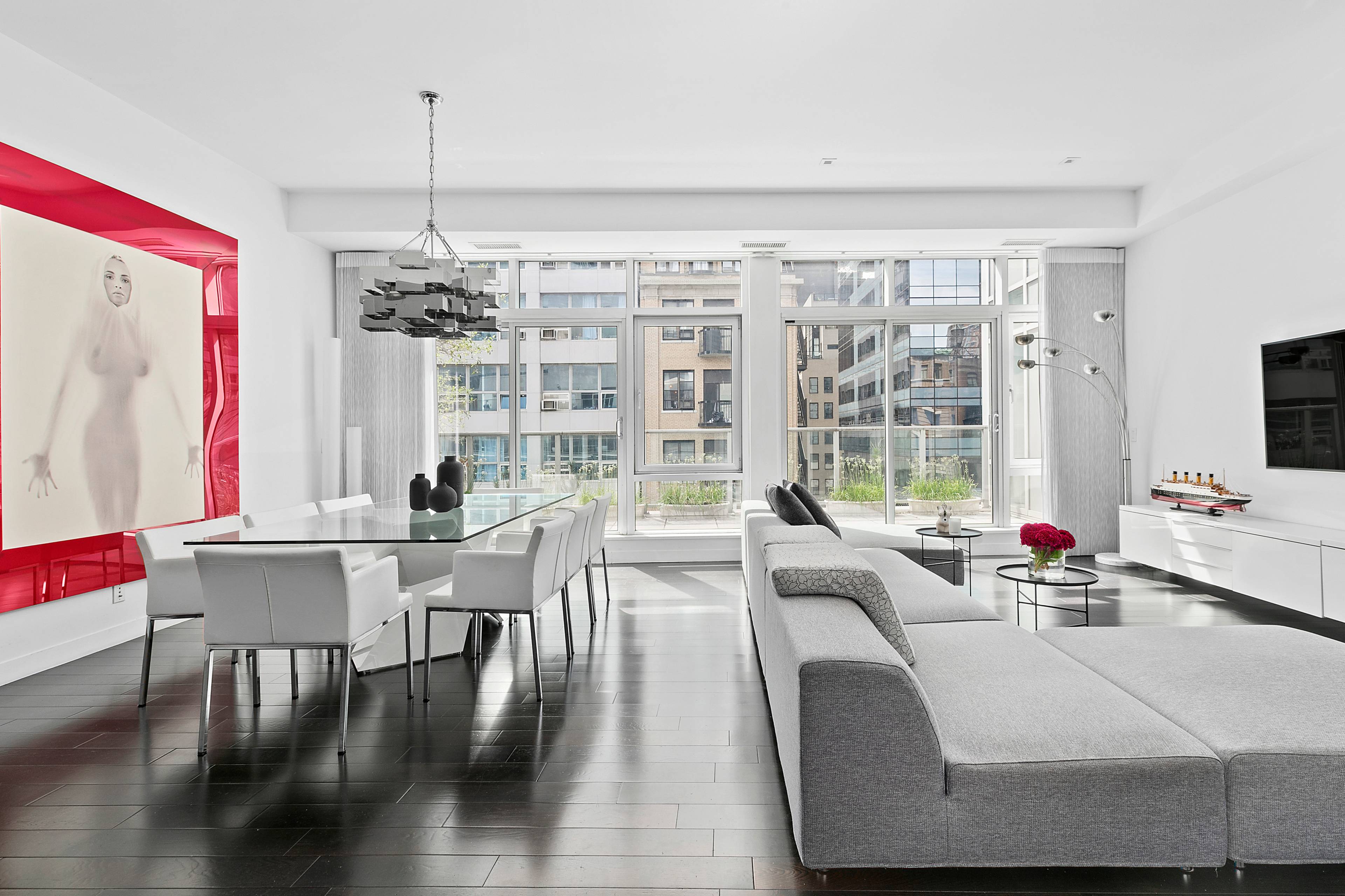 Perched atop one of the Financial District s premier full service condominium buildings, Penthouse 211 exudes modern elegance and sunlit allure.