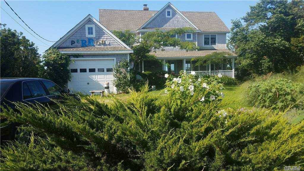 Beautiful true Bay Front, has a separate dock on the canal included in the price.