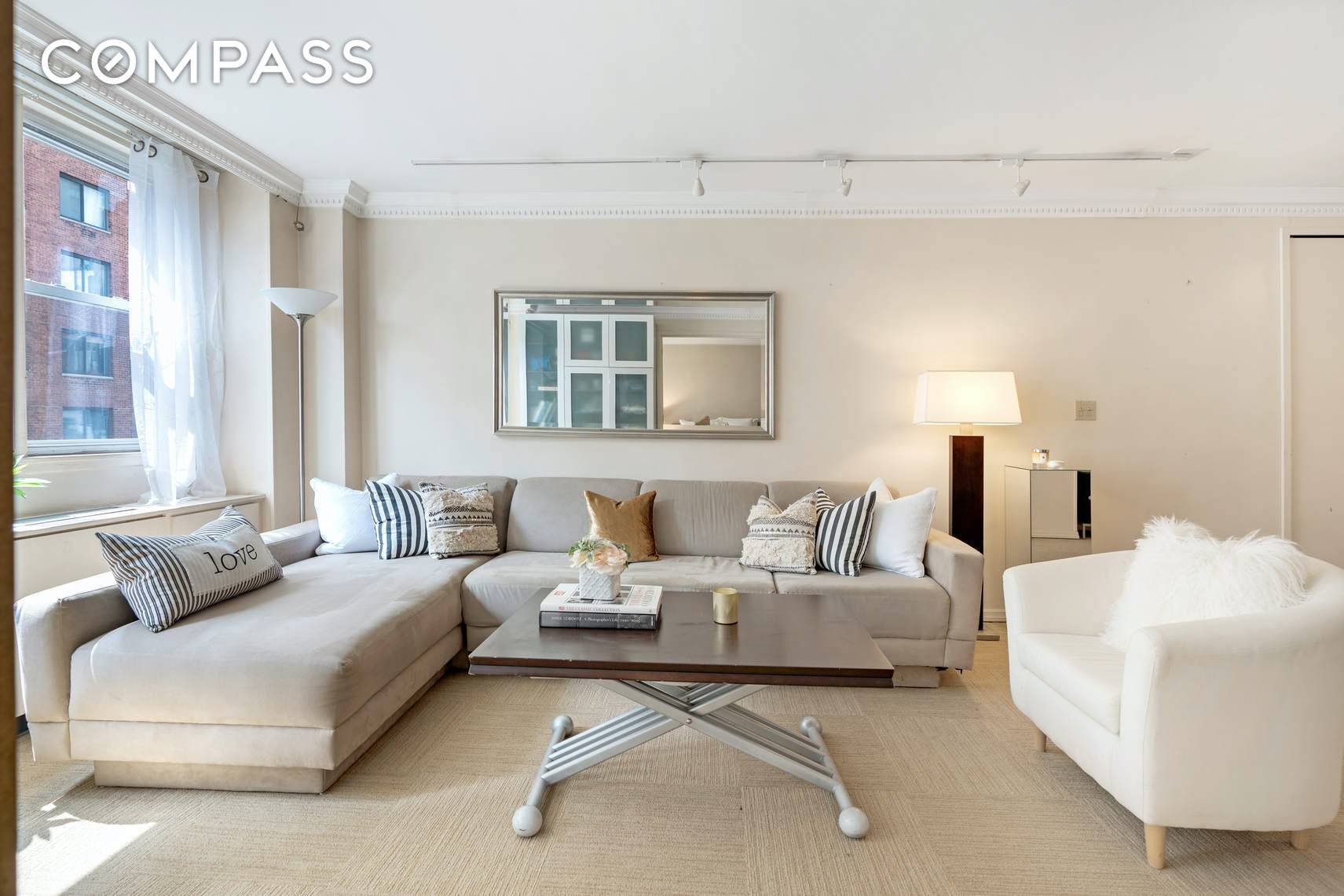 Elegant and airy 2 bed 2 bath condo in convenient Murray Hill !
