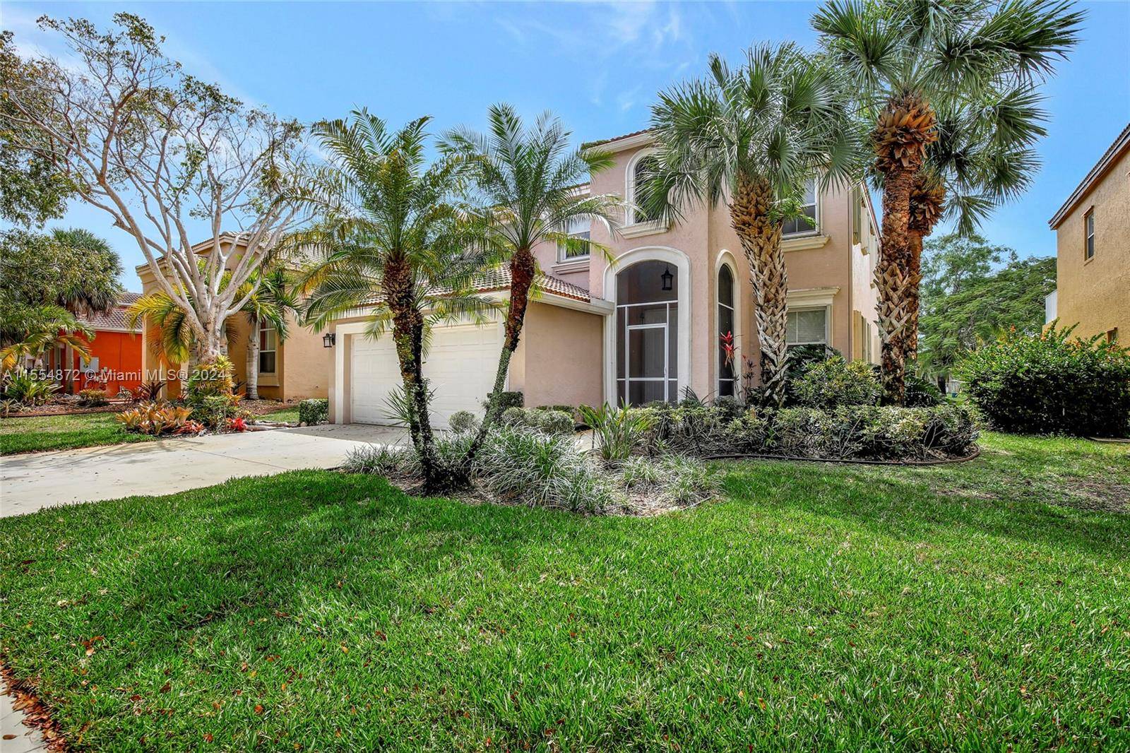 Beautiful 4 2. 5 family home in desirable Riviera Isles.