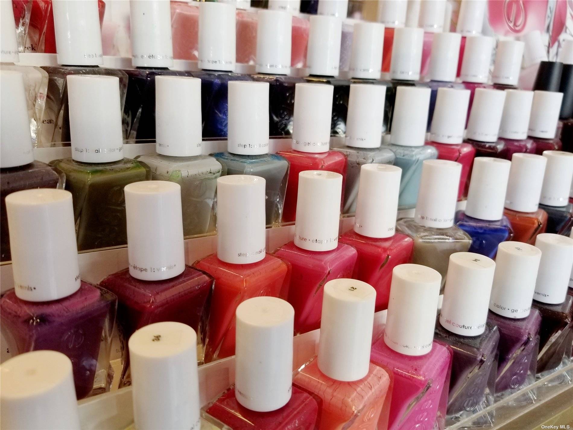 Nail Salon Sales ! Good located in Big Shopping Mall.