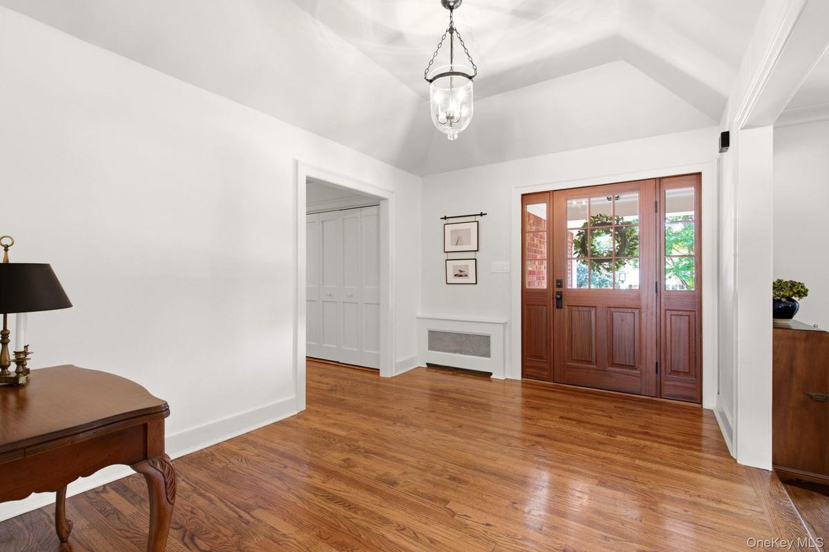 Crown Ranch Style offers a large entry foyer.