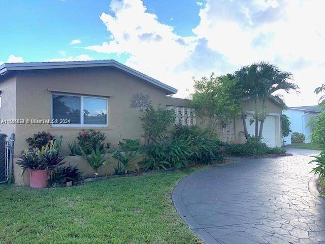 IMMACULATE RARELY AVAILABLE, COOPER CITY A SCHOOLS HOME !