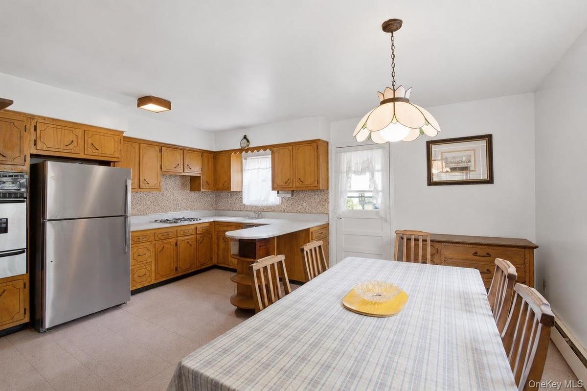 Kitchen/Dining Area