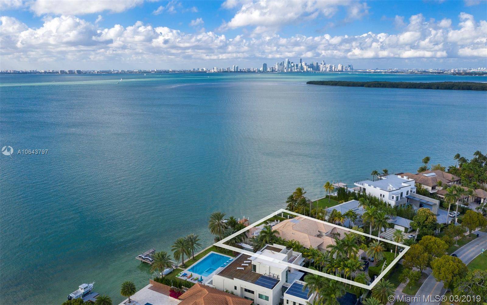 Key Biscayne Magnificent residence with Miami skyline at his best.