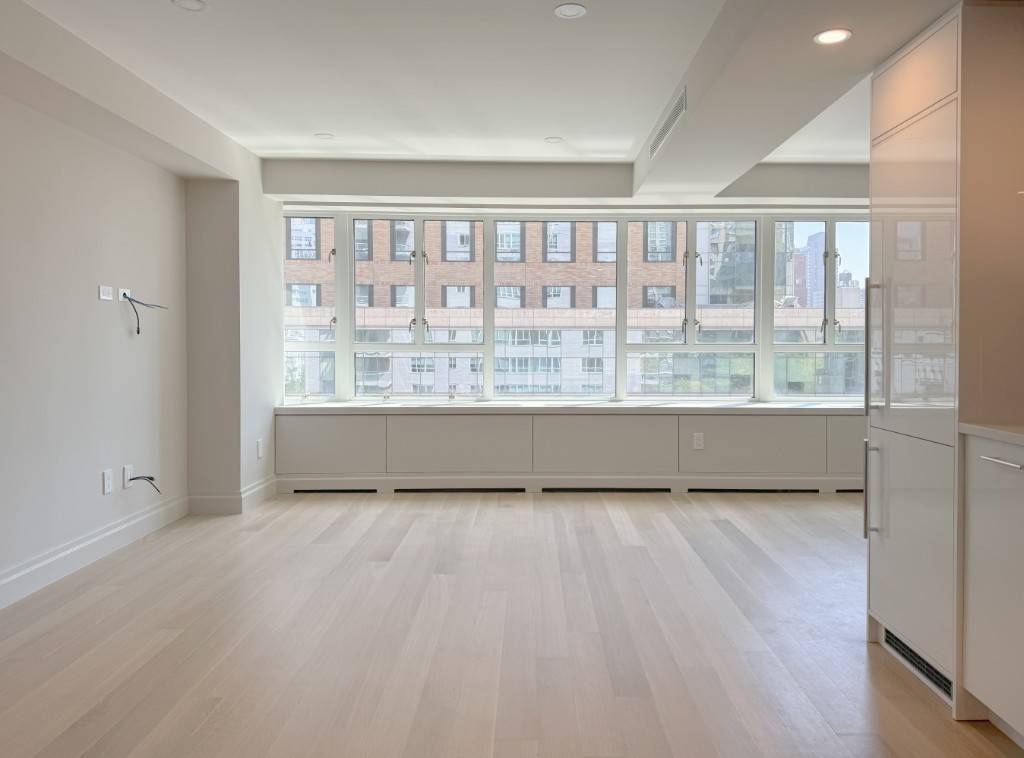 Discover refined living in this newly renovated alcove studio at the iconic Manhattan House.
