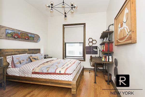 Enjoy NYC like a local ! 4 floor townhouse with a terrace off the kitchen and an amazing roof top terrace with a studio.