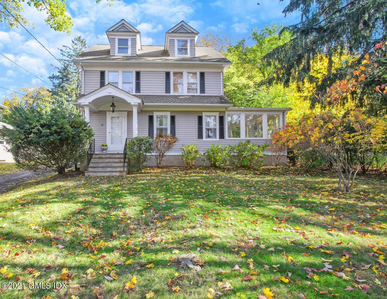 Move right in to this gracious, updated Colonial home in an ideal location convenient to train, schools, specialty shops, restaurants, Cos Cob center, Greenwich Avenue, and several parks including the ...