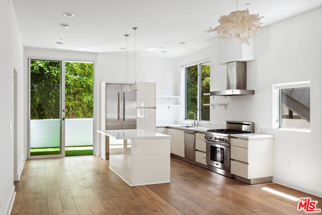 616 N Croft Ave 2BR Beverly Grove La