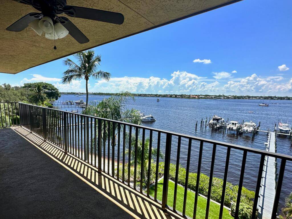 This annual condo rental in Edgewater Villas has been remodeled on the top floor and offers three bedrooms and two bathrooms.