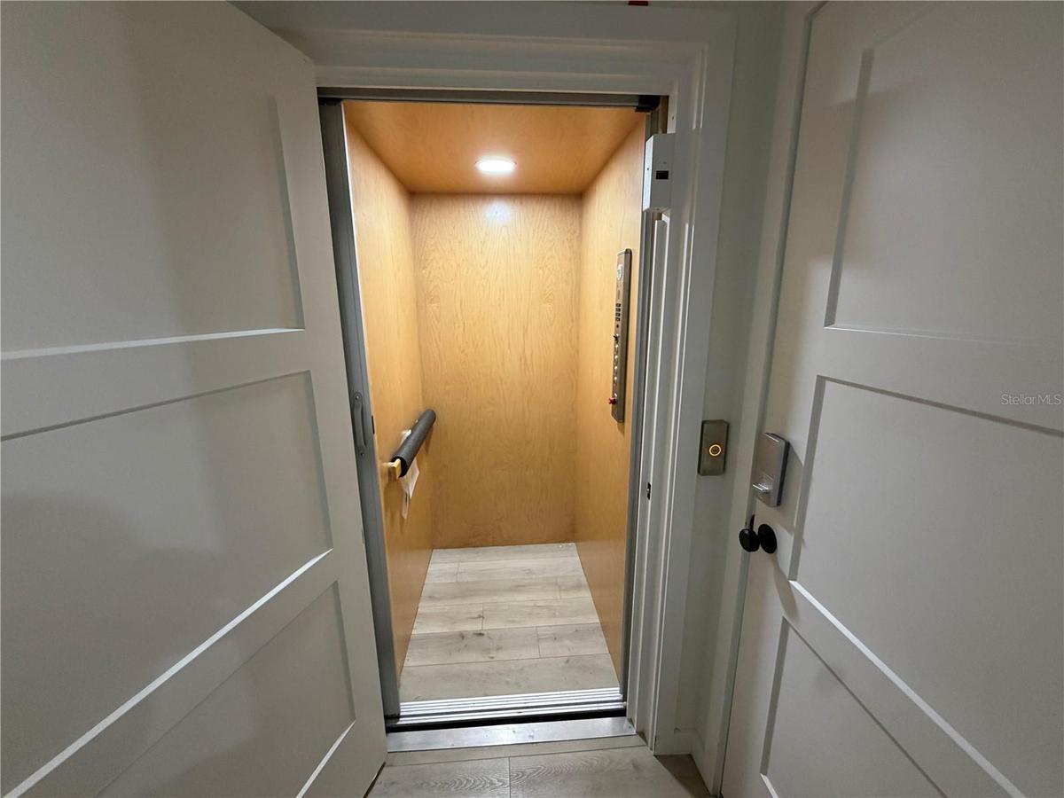Private Elevator: Levels 1-3