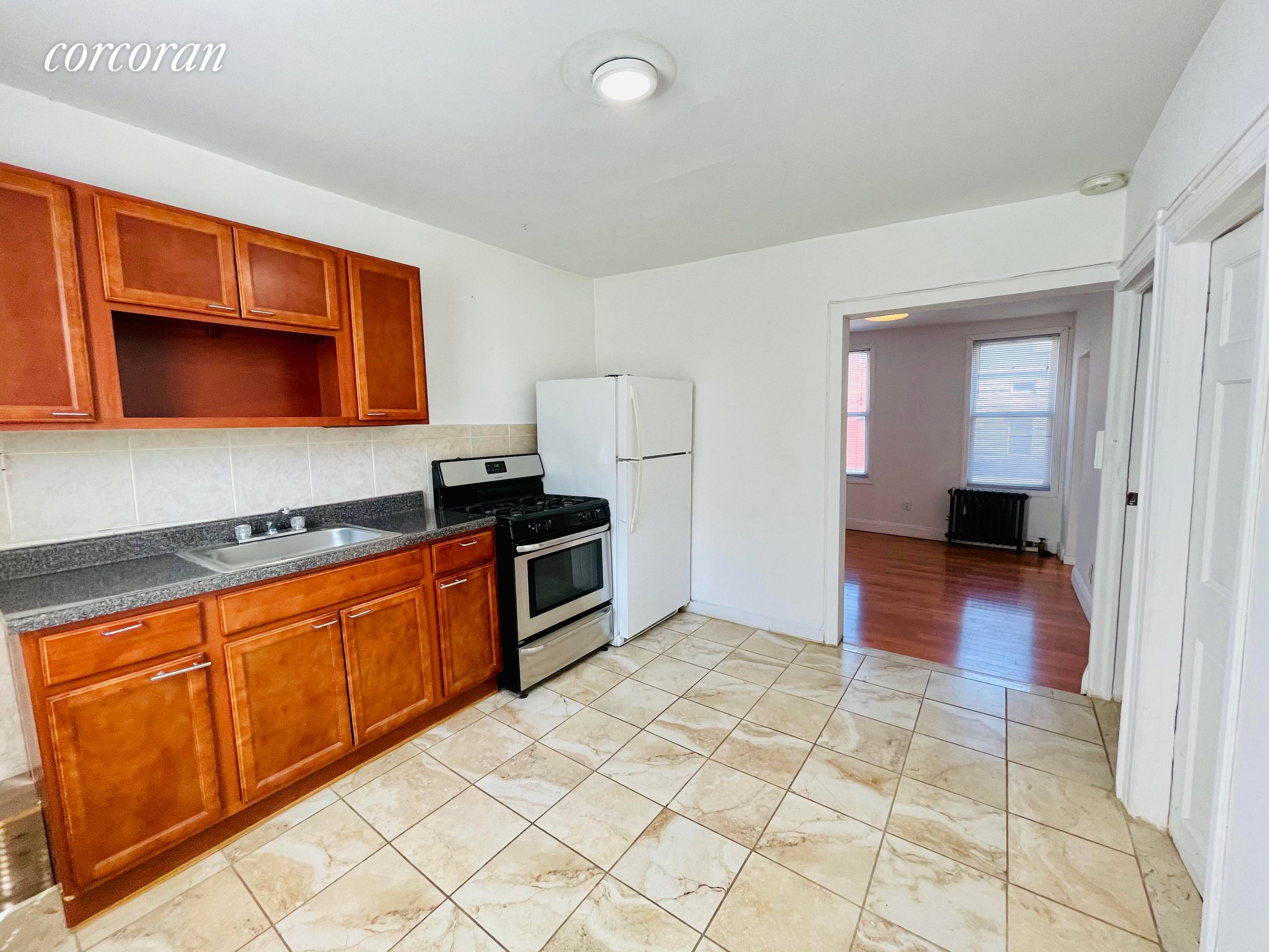 Spacious 2 bedroom located in a prime location in East Williamsburg, Brooklyn.