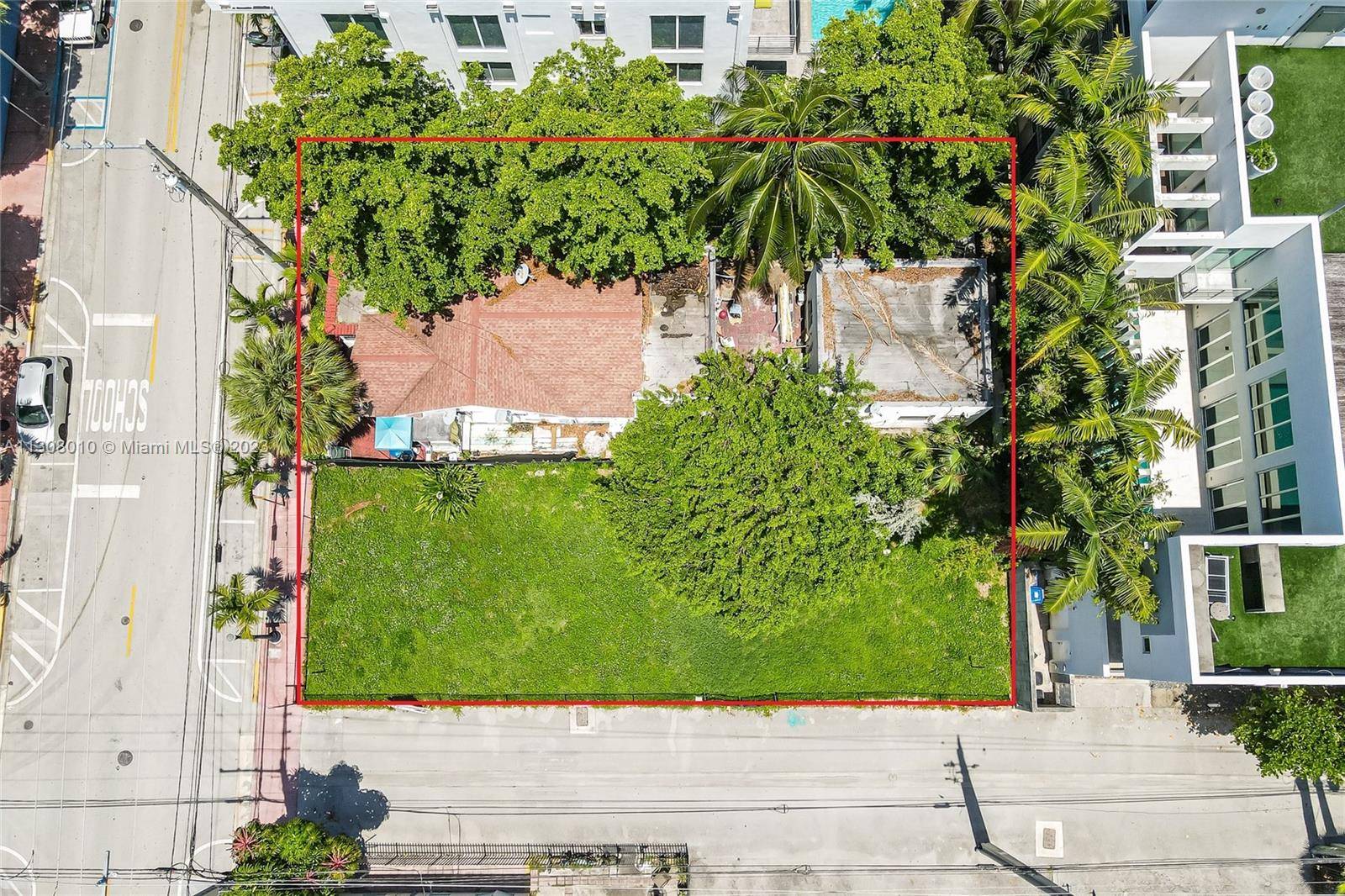 Very rare opportunity of find a double lot with alley access located in the desirable SoFi neighborhood South of 5th South Beach.