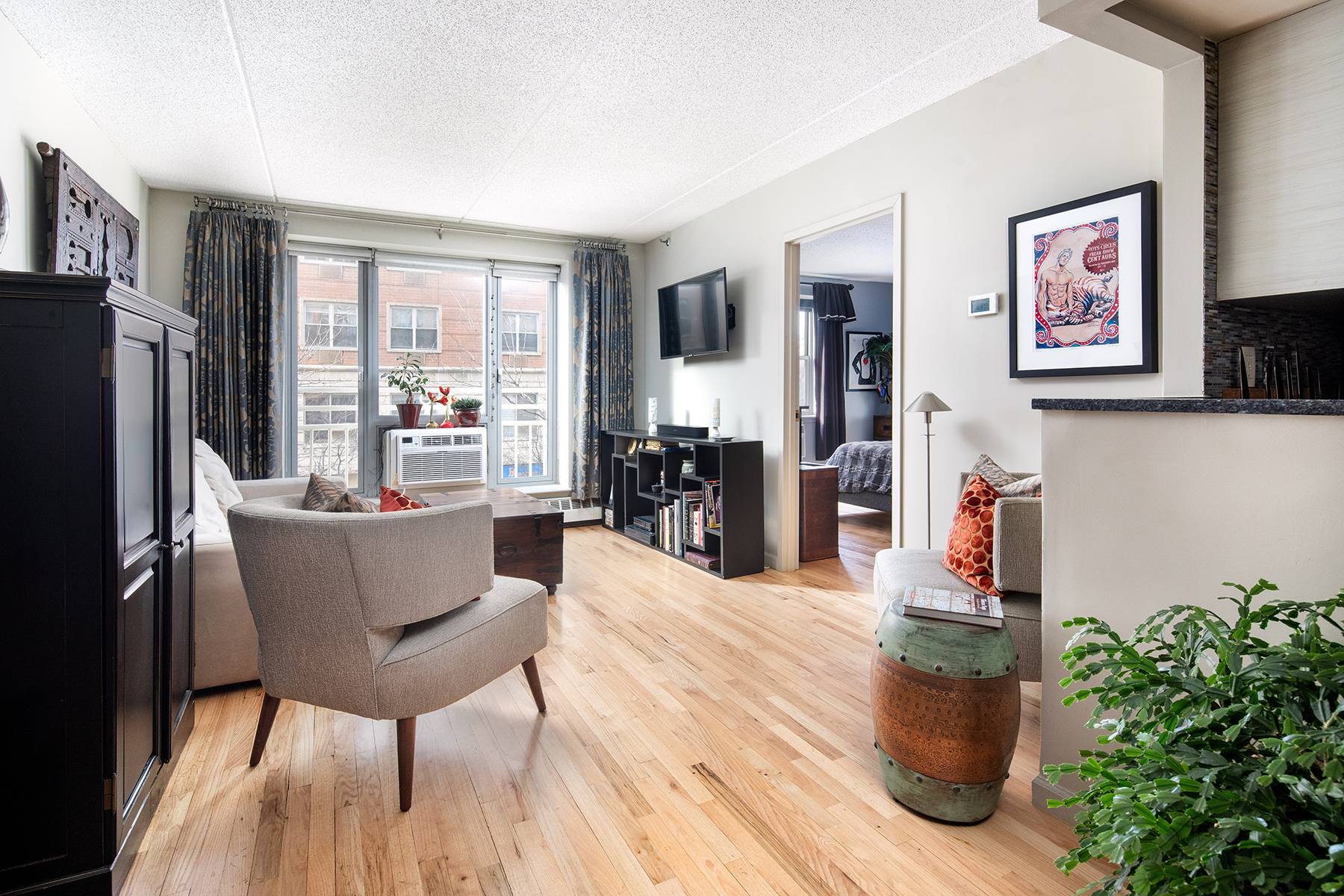 HARLEM BEAUTIFULLY RENOVATED 2 BDRMS 2BTHS 649, 000 Unit 3K is a split 2 bedroom, 2 full bath apartment with southern exposures.