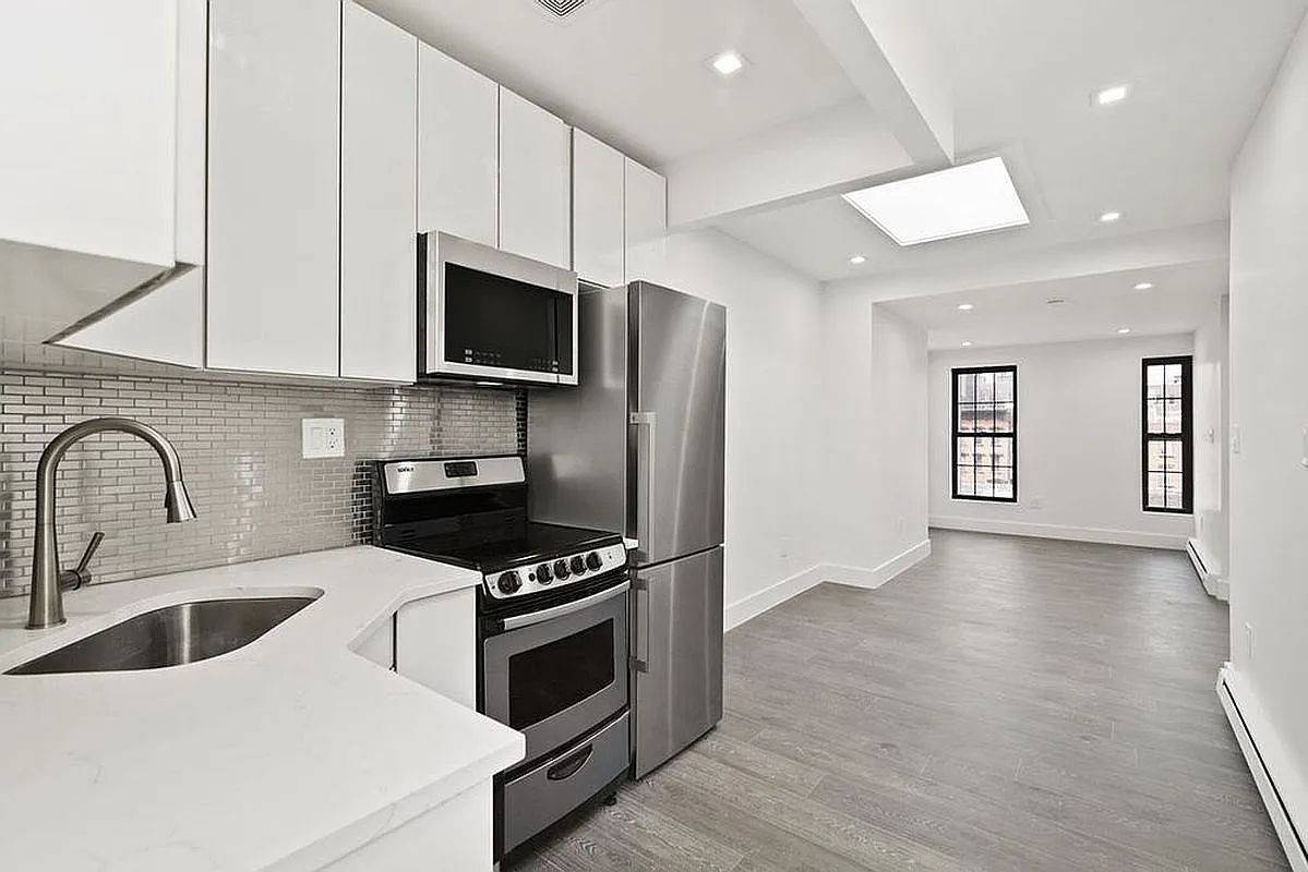 Stunning, newly renovated 1 Bedroom 2 Bath apartment in East Williamsburg !