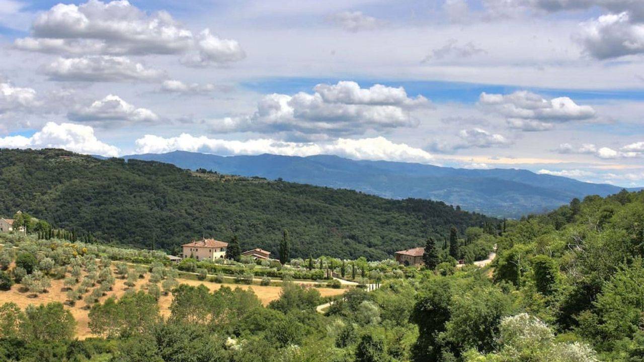 For sale Luxury real estate property with villa, farmhouse, swimming pools and land in the province of Florence, Figline Valdarno