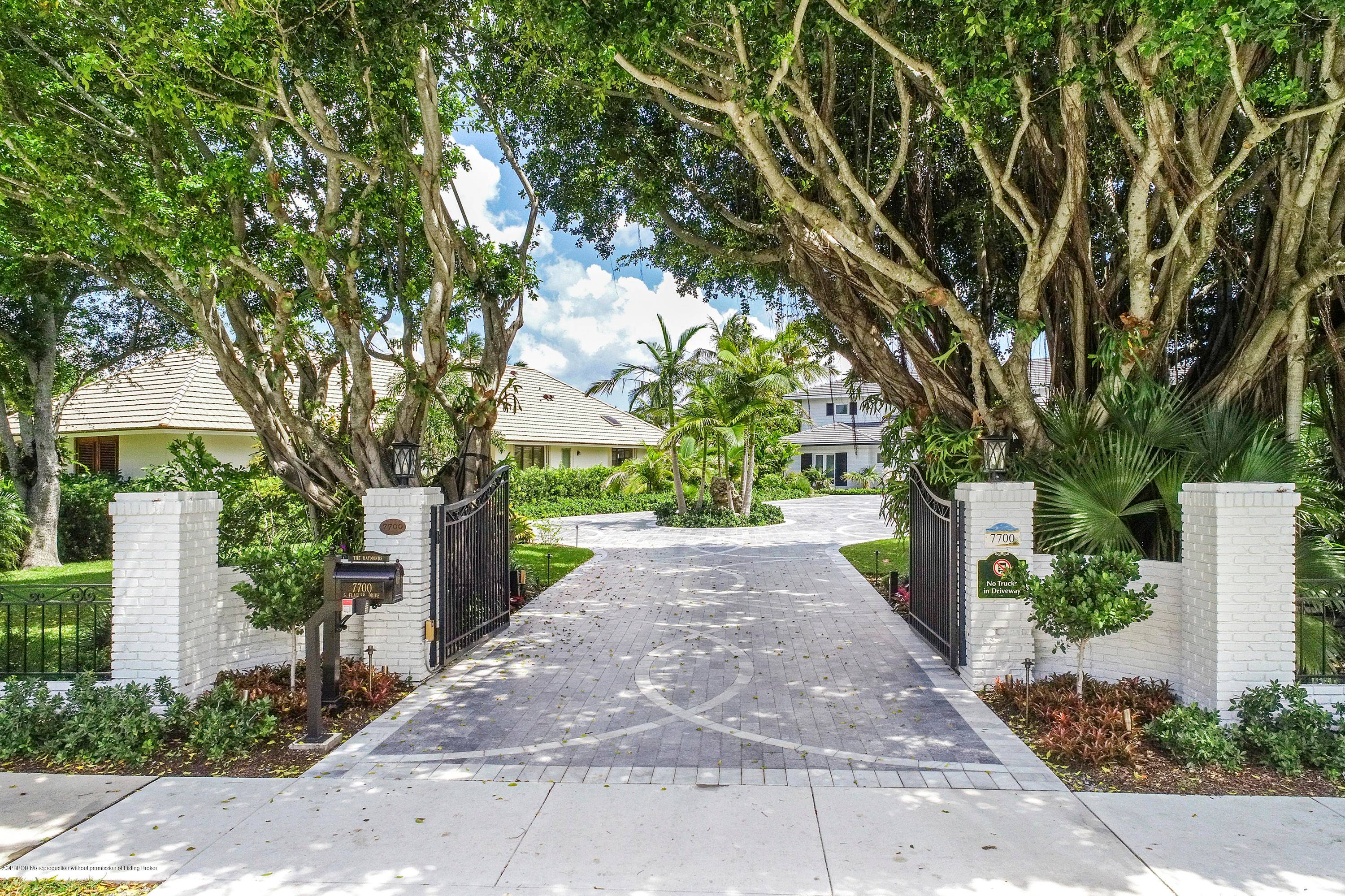 The views of an uninhabited bird sanctuary island from every room make this direct Intracoastal waterfront property unique and highly sought after.