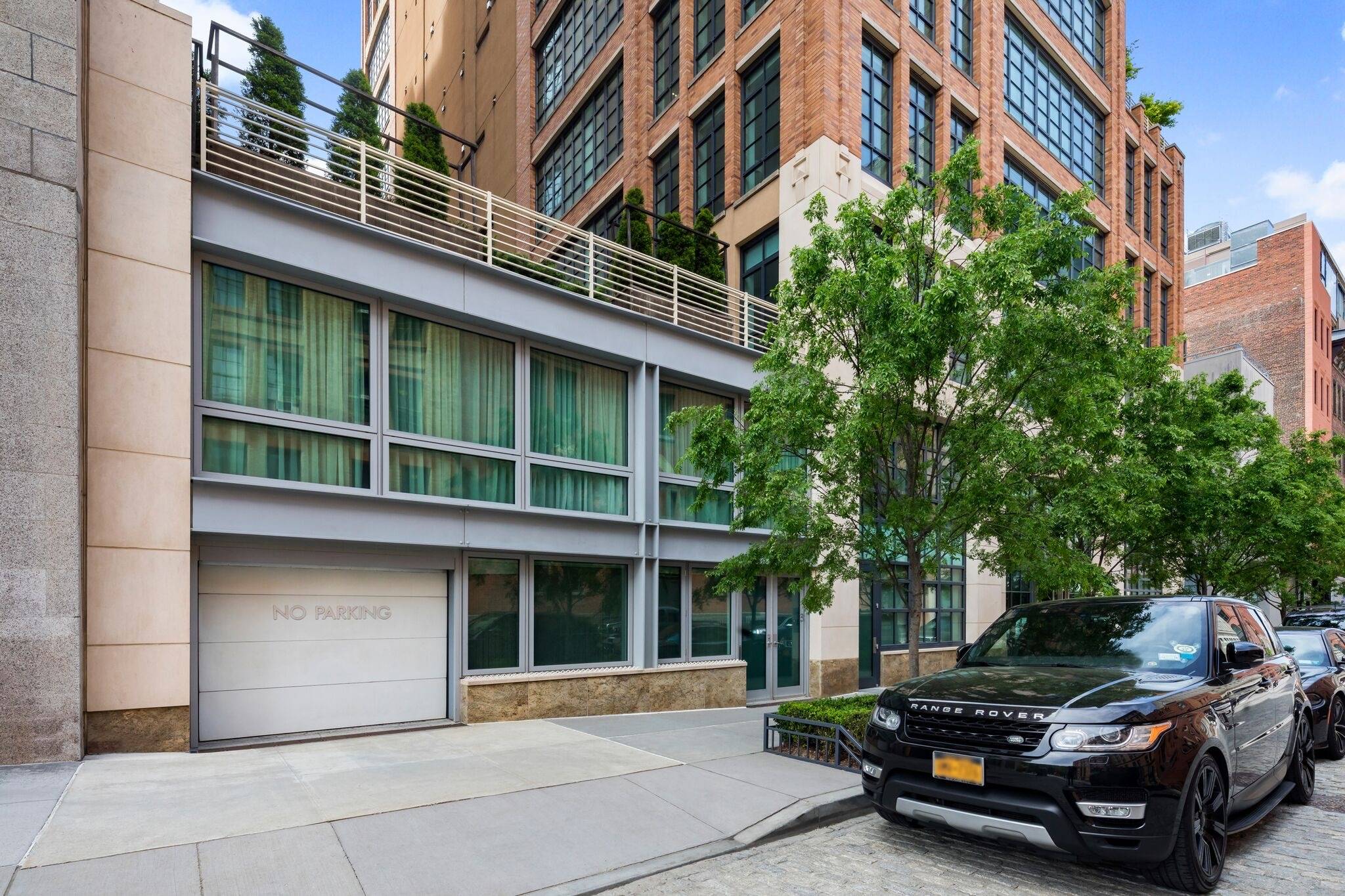 Elegant and urbane, Townhouse 3H at 7 Hubert Street represents the ultimate luxury in Manhattan real estate the privacy and space of a house, supported by the services and amenities ...
