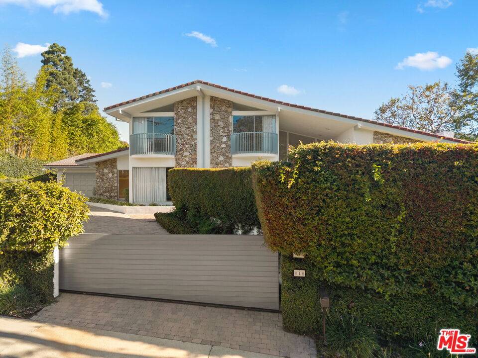 650 N Tigertail Rd 4BR Brentwood La