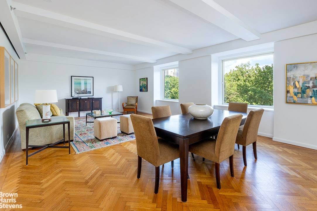 With stunning direct views of Central Park from oversized windows, nine foot, beamed ceilings and herringbone oak flooring, Residence 515 518 is a generously proportioned two bedroom, two bath home ...