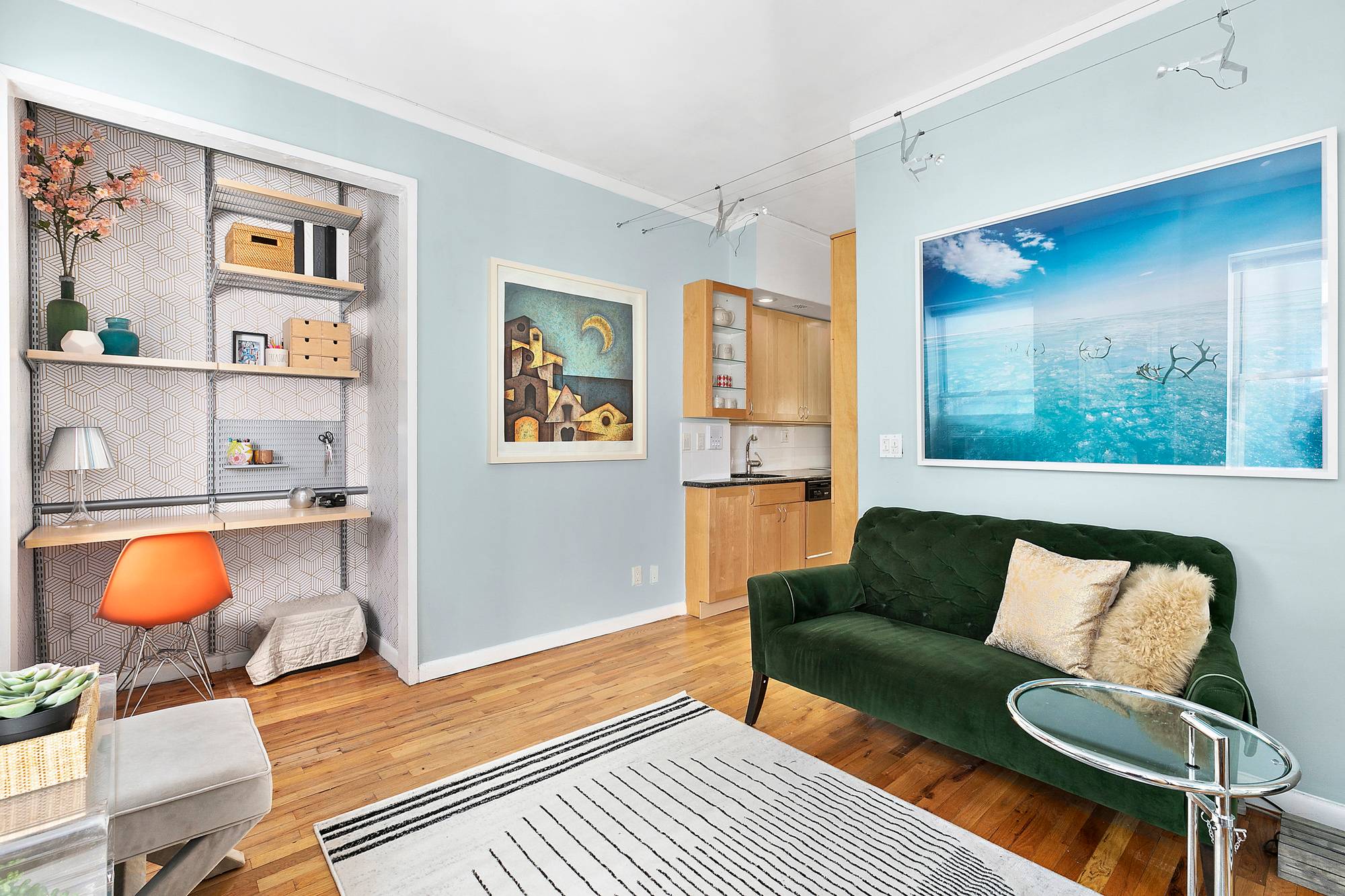 Nestled on the most picturesque block in Gramercy, Apartment 5E at 26 Gramercy Park South is a smartly laid out junior 1 bedroom, offering 9 foot ceilings, a generously sized ...