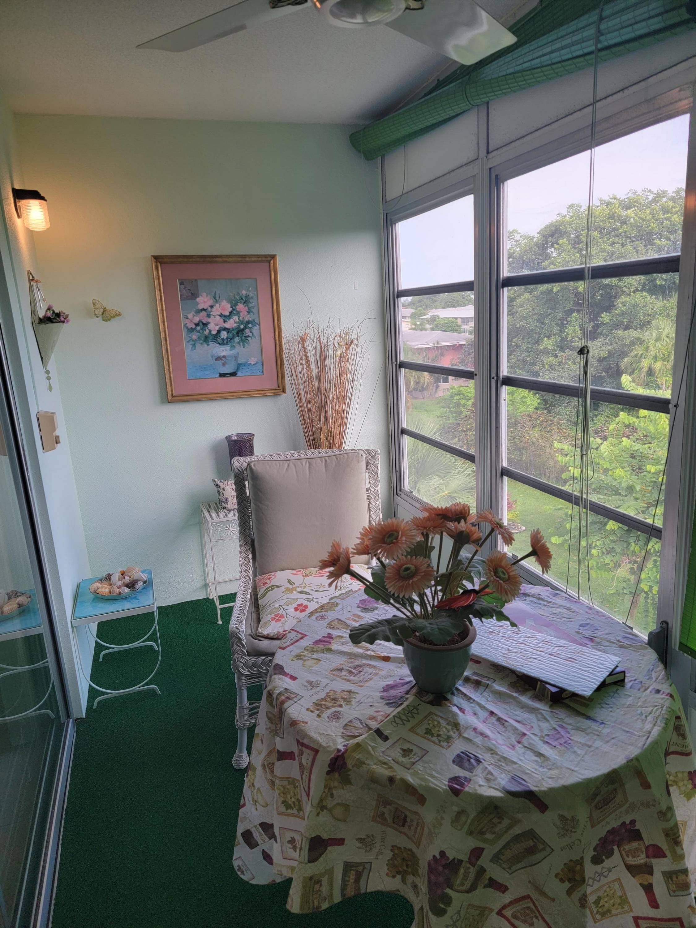 Quiet 1 bedroom 1 1 2 bathrooms with a beautiful view of nature from the enclosed balcony.