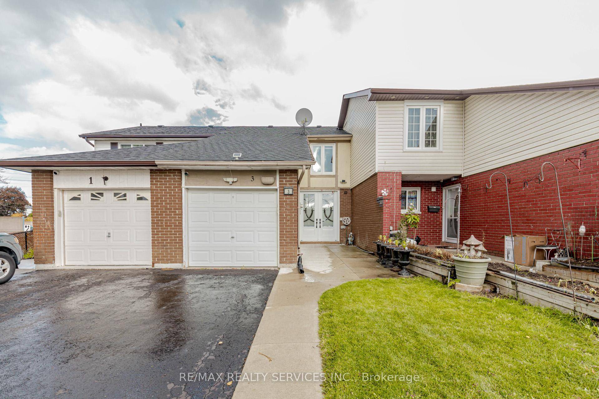 Welcome to 3 Kingswood Drive !