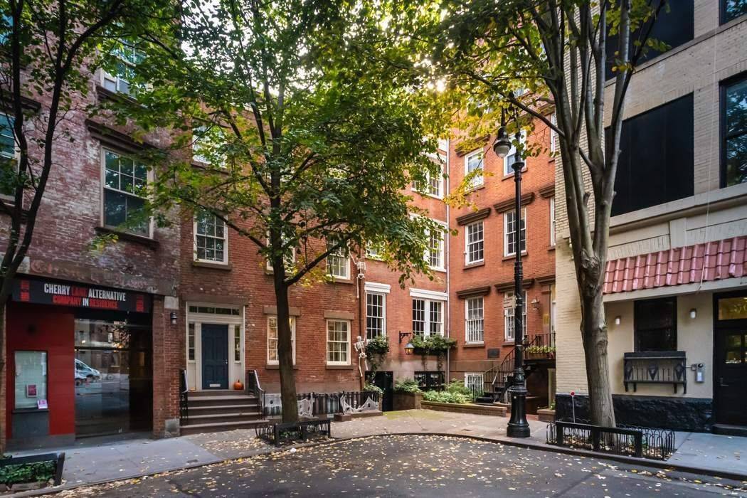 THE TREE HOUSE The top floor studio at 46 Commerce Street is on the prettiest block in the West Village ; flanked by the historic Cherry Lane Theatre and the ...