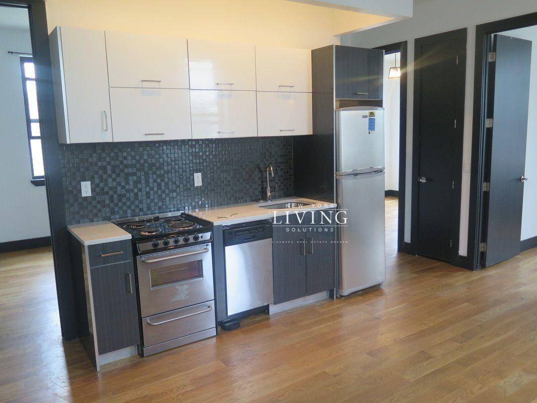 BEAUTIFUL NEWLY RENOV 3 BEDROOM IN BUSHWICKSituated in the heart of prime Bushwick amidst plenty of shops, bars and too much more to list.