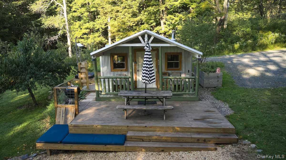 Nature Lovers Paradise Adorable Cabin on 57 Stunning Acres with a Pond, Hot Tub and Fruit Orchard.