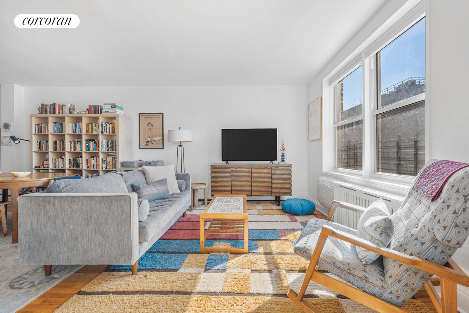 SUNSHINE SUNSHINE ! Welcome to this crisp and clean 2 bedroom, 1 bath apartment in a full service coop building in prime Ditmas Park.