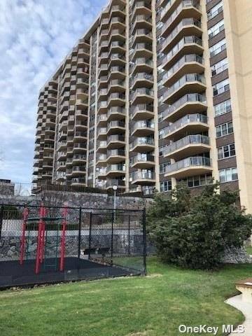 Towers at Waters Edge, Americana Bldg, Deluxe 2 Bdr, 2 Bth w terrace Magnificent views, Mint Condition, Amenities include 24 Hr Doorman, Underground Parking, Clubhouse, Shoppes, Playground, Pool, Tennis, Pickel ...