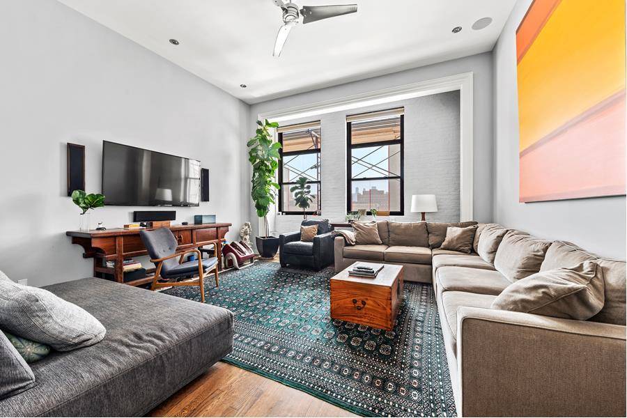This gorgeous fully gut renovated Chelsea duplex PENTHOUSE loft is located on one of the downtown's best blocks and building.