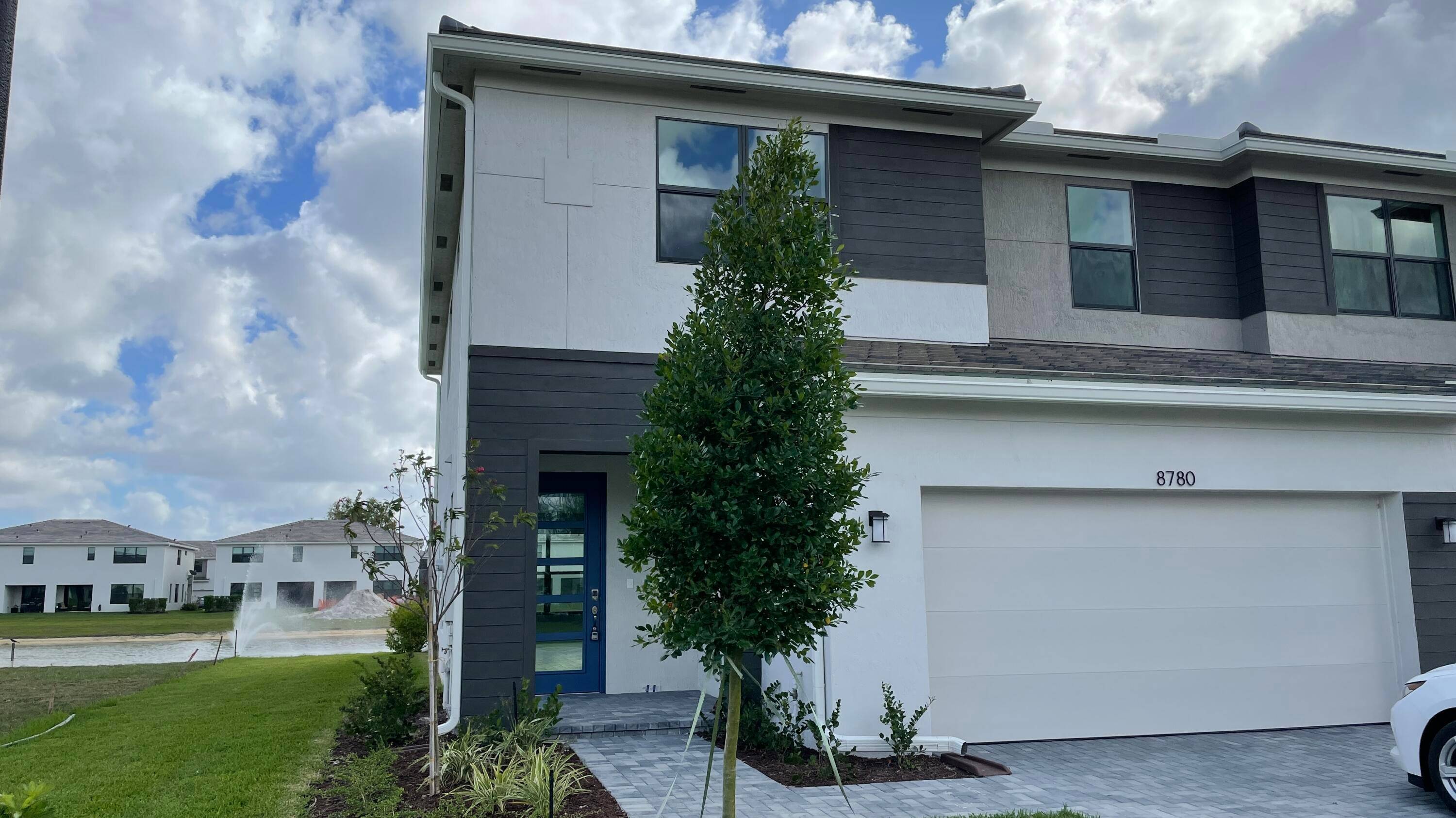 Presenting Saddlewood a remarkable new community in Lake Worth, just moments away from restaurants, Publix, and shopping destinations !