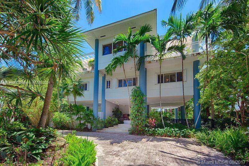 Luxury 3 floor property in the most prestigious street in Key Biscayne with 5 bed and 6 bath, modern kitchen, beautiful pool, drive way and garage up to 6 cars.