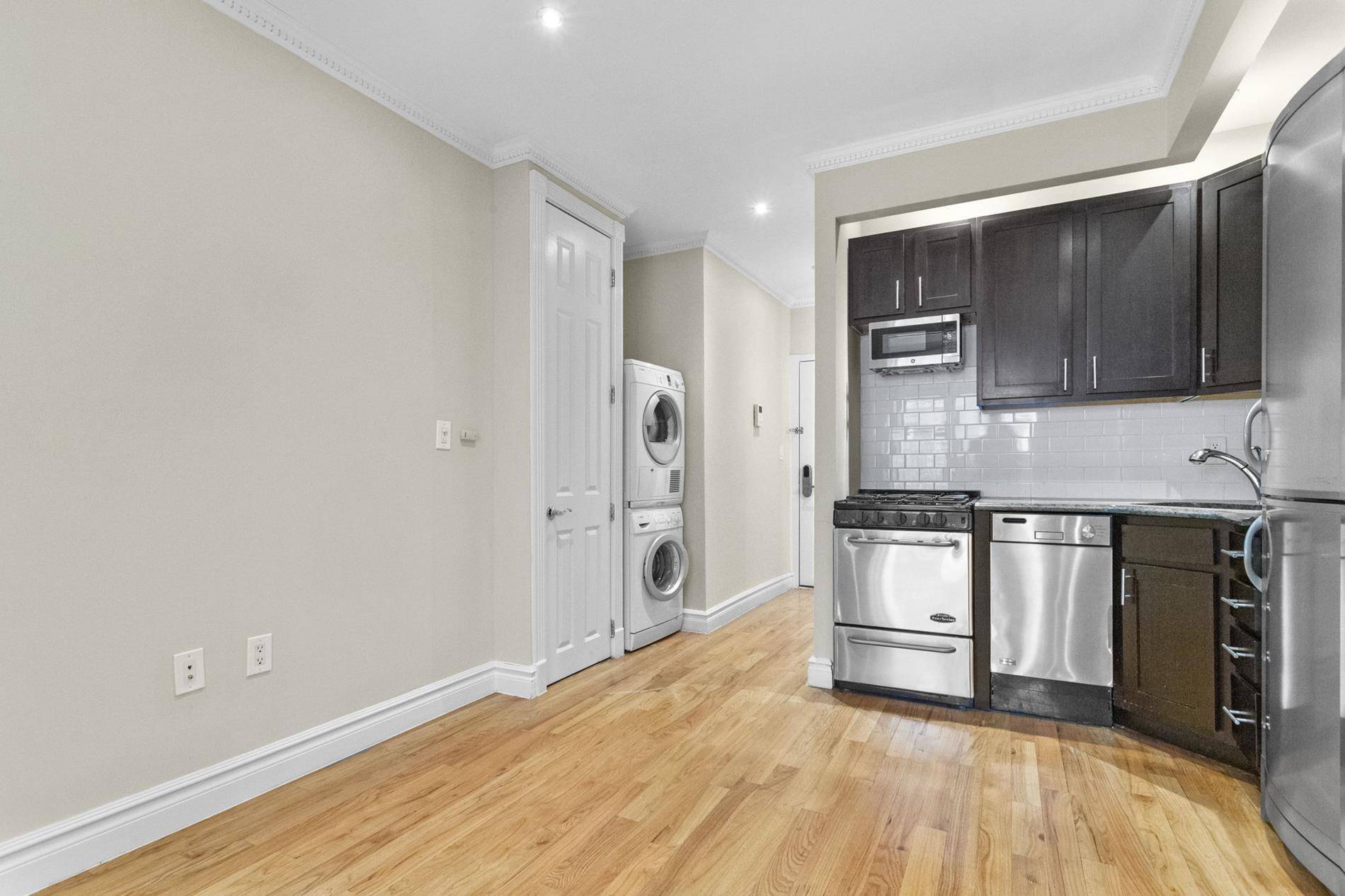 WASHER DRYER IN UNIT ! GORGEOUS RENOVATED HOME !