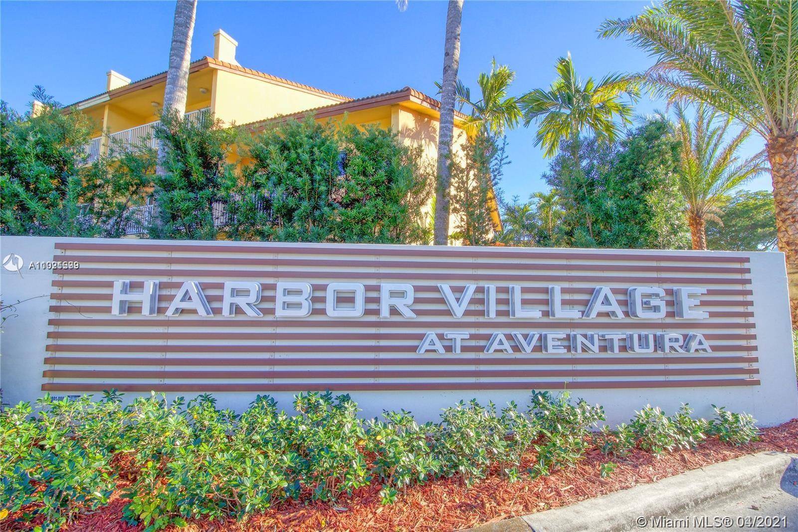 MAJOR PRICE REDUCTION. AMAZING TRI LEVEL TOWNHOUSE IN GATED WATERWAYS SECTION OF AVENTURA.
