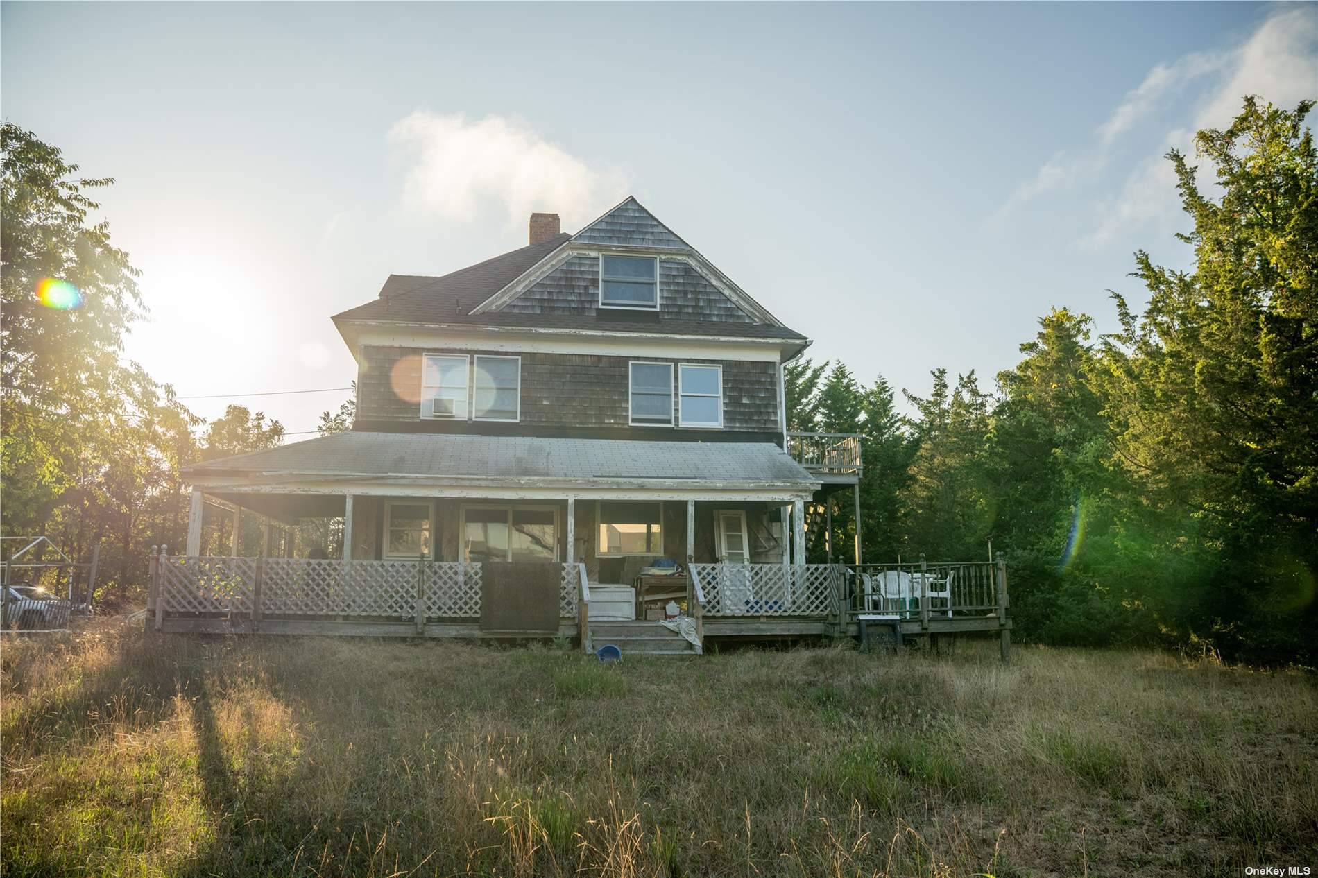 Have you been dreaming of living in the Hamptons ?