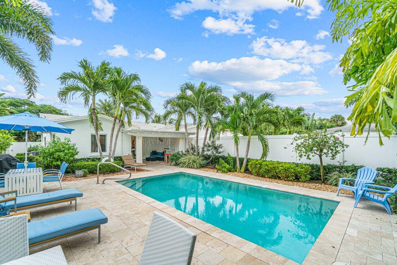 Welcome to your private, topical hideaway just a short walk to Delray's pristine beaches and the famed Atlantic Avenue, filled with restaurants, shops, and entertainment galore.