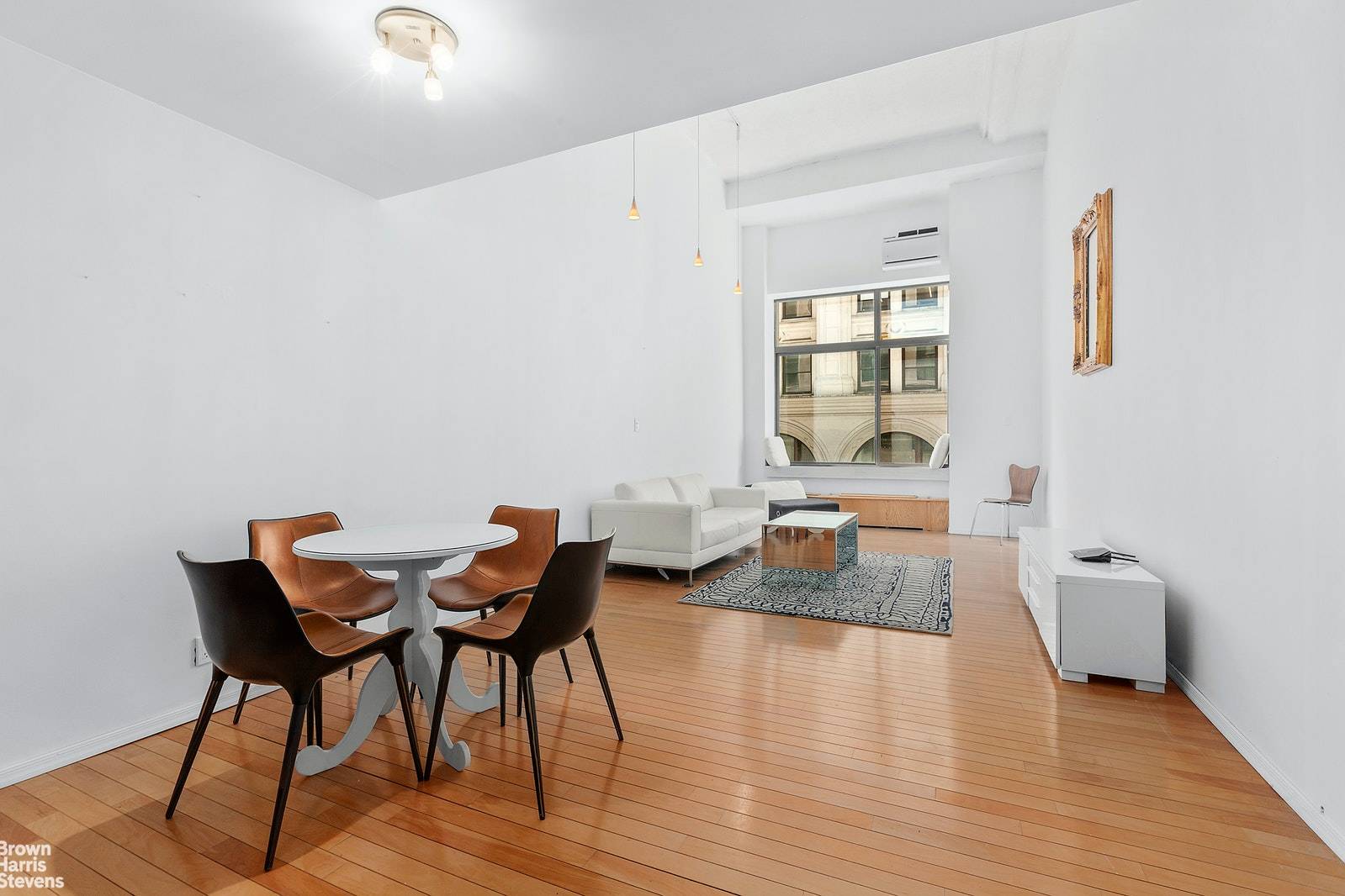 An exciting loft duplex on Fifth Avenue !