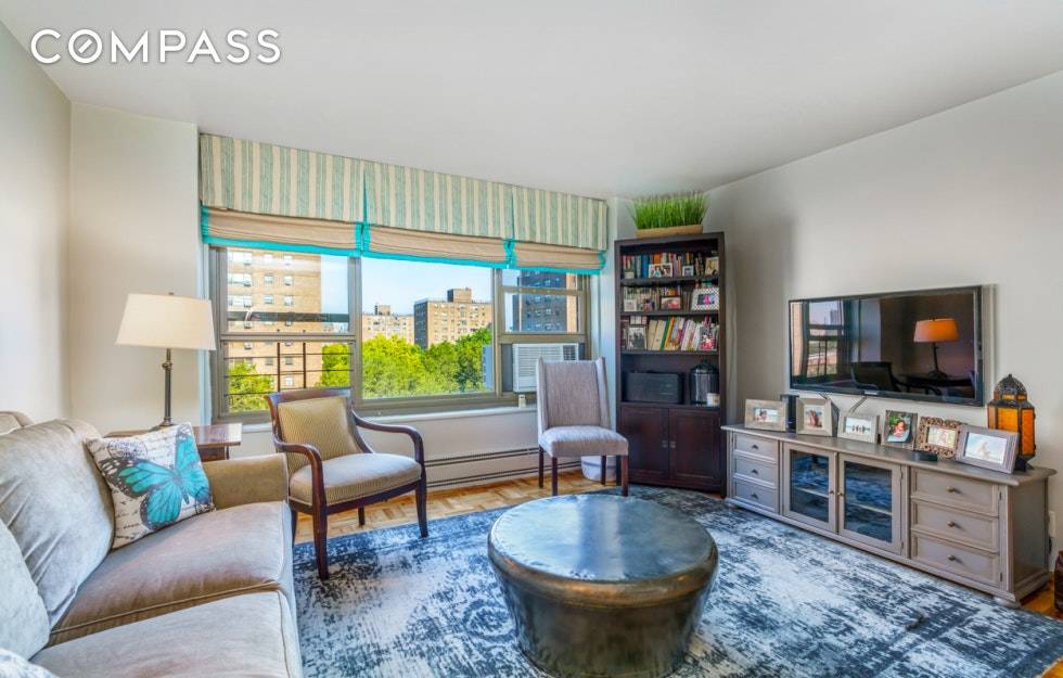 Welcome home to your 9th floor oasis with Manhattan views !