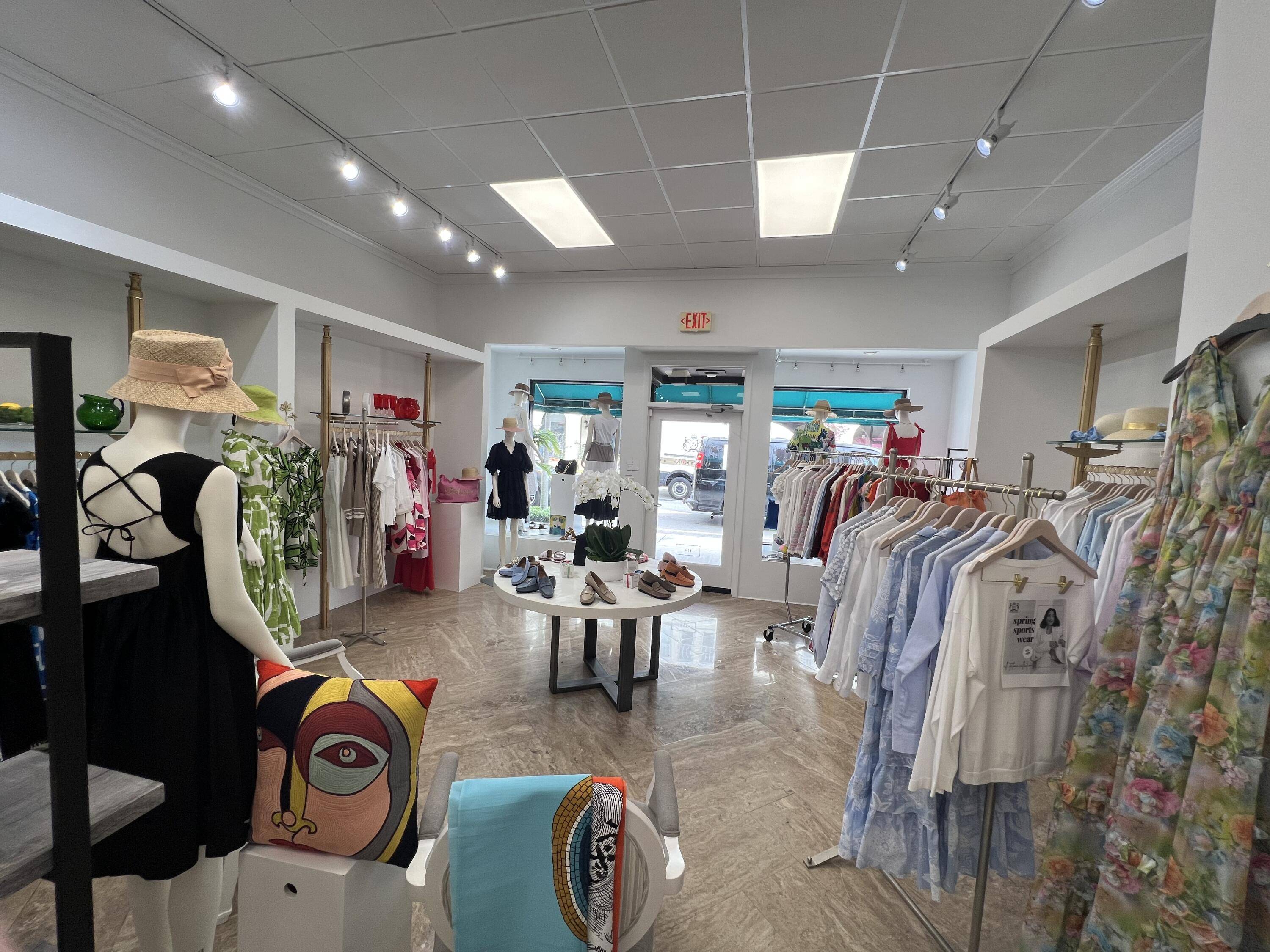 Great midtown retail location in the heart of Palm Beach island, 1, 390 SF.